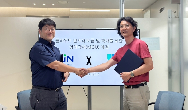 (왼쪽부터) 메인 육현 대표, 어반데이터랩 안치성 대표
