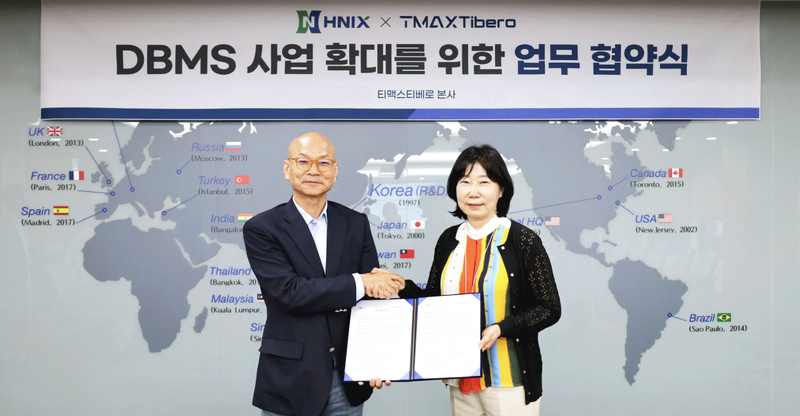 차동원 HNIX 대표(왼쪽)와 박경희 티맥스티베로 대표 (출처 : 티맥스티베로)