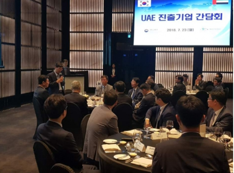 출처 : 국토부 / UAE는 지난 '18년 부터 우리나라의 AI, 디지털트윈, 로봇 기술을 적용한 효율적 도시 운영을 꾀하고 있다. (2018년 UAE 진출기업 간담회 모습) 