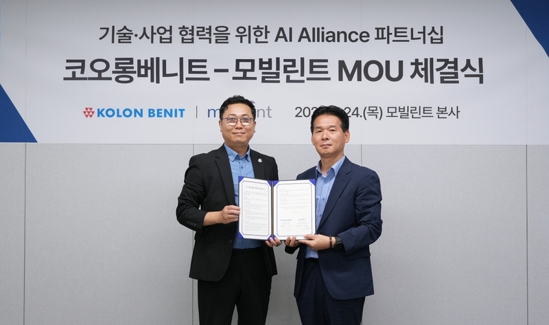 (왼쪽부터) 강재훈 코오롱베니트 AX 커머스팀장, 김성모 모빌린트 사업개발본부장