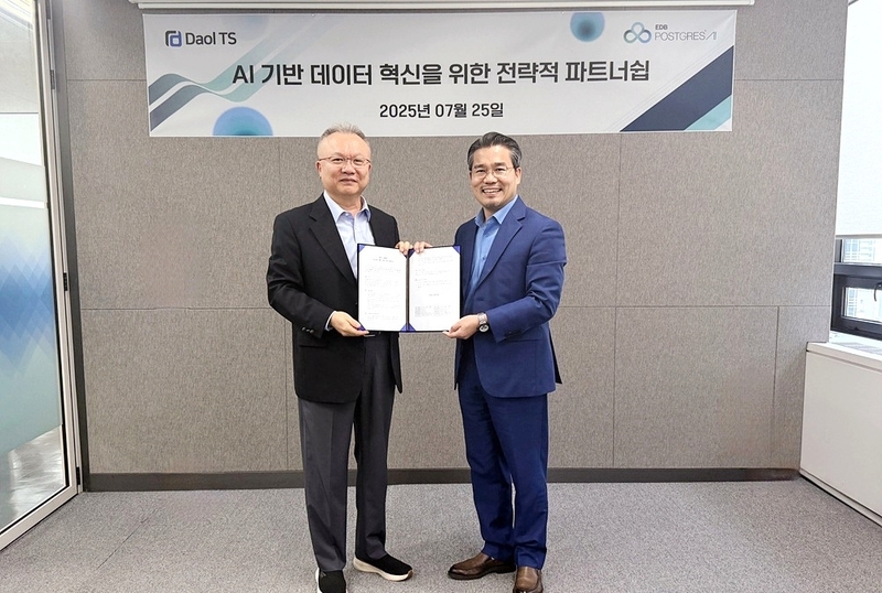 (왼쪽부터) 다올티에스 홍정화 대표, EDB 한국지사 김희배 지사장
