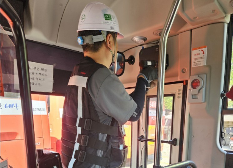 SK텔레콤이 시내버스에 5G·LTE 통신 기반의 와이파이7을 도입하는 시범 서비스를 제공한다. (출처 : SK텔레콤)