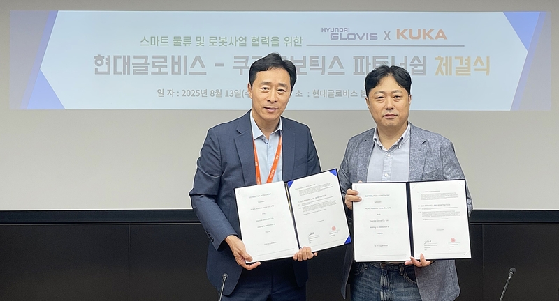 쿠카로보틱스·현대글로비스 양사 대표단이 로봇 기반 자동화 혁신에 뜻을 함께했다. (출처 : 쿠카로보틱스)