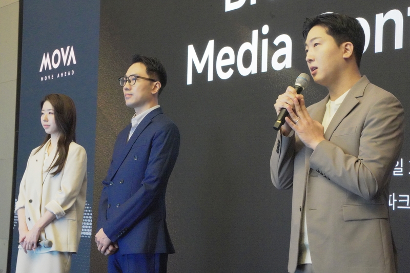 (왼쪽부터) 백민경 모바 한국 마케팅 매니저, 브랜든 리 총괄, 이상혁 리더가 한국 프리미엄 로봇 청소기 시장 공략에 앞서 청사진을 전했다. (출처 : 헬로티 최재규 기자) 