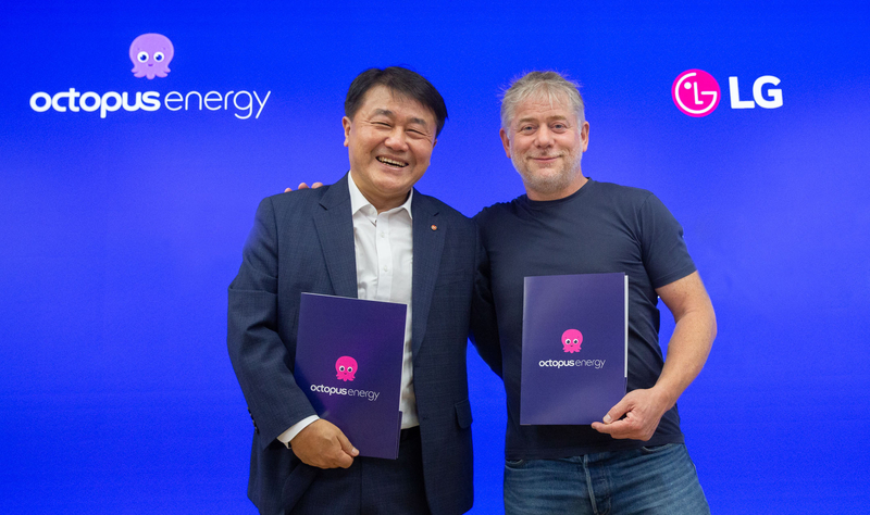 LG전자 해외영업본부장 윤태봉 부사장(왼쪽), 옥토퍼스 CEO 겸 설립자 그레그 잭슨 (출처 : LG전자)