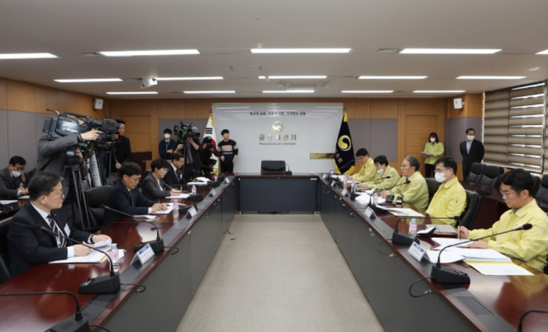 출처 : 국토부 (사진 설명 / 지난 '20년 자동차보험제도 개선방안 발표 관계기관 간담회 장면) / 정부는 가짜 환자 부정수급을 근절하기 위한 정책토론회를 개최한다. 