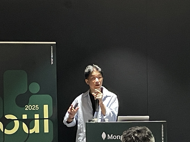 김규동 몽고DB 한국 솔루션 아키텍트 총괄이 미디어 브리핑을 진행하고 있다. (출처:헬로티)