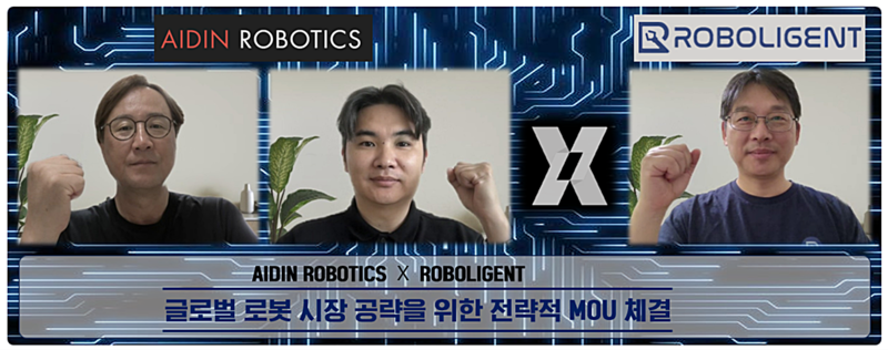 로봇용 센서 기술 업체 에이딘로보틱스와 인공지능(AI)·매니퓰레이터 솔루션 스타트업 로볼리전트가 글로벌 로보틱스 산업 고도화를 위해 손잡았다. 사진은 왼쪽부터 최혁렬·이윤행 에이딘로보틱스 대표, 김봉수 로볼리전트 대표가 양사 비전 달성 의지를 함께 다지는 모습. (출처 : 로볼리전트·에이딘로보틱스)