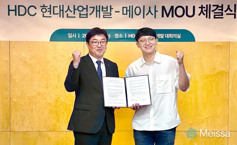 (왼쪽부터) HDC현대산업개발 건축본부장 민성우 상무, 메이사 최석원 대표