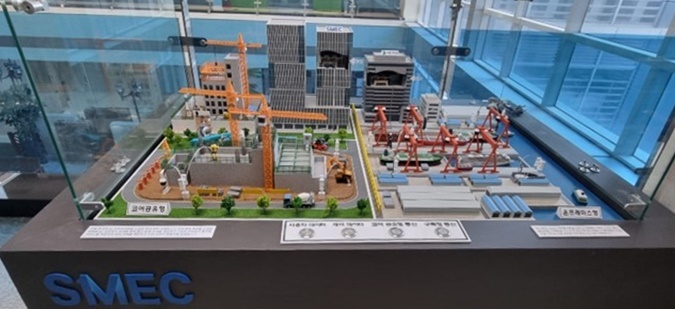 스맥이 참관객의 이해를 돕기 위해 '제2회 특화망 기술 산업전(Private Netwark Tech Fair 2025)' 전시장에 디오라마 콘텐츠를 준비한다. (출처 : 스맥)