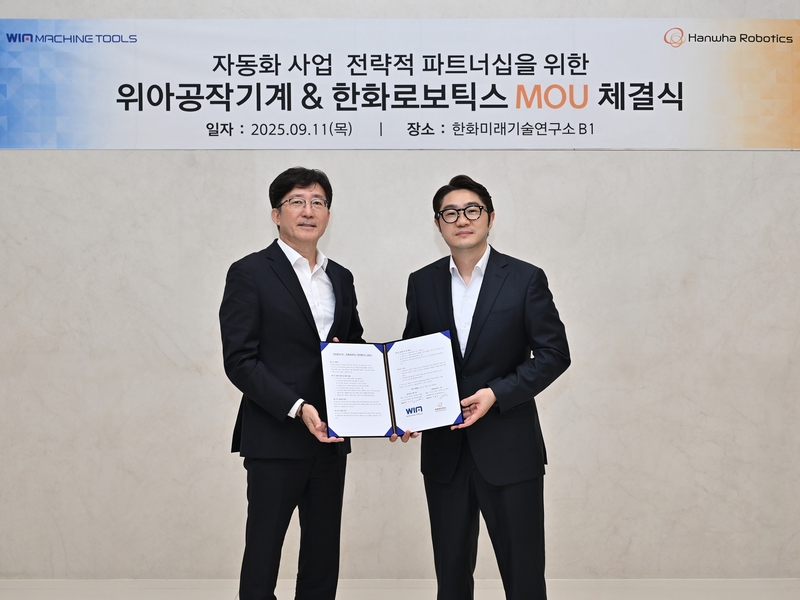 주재진 위아공작기계 대표이사(왼쪽), 정병찬 한화로보틱스 대표이사 (출처 : 한화로보틱스)