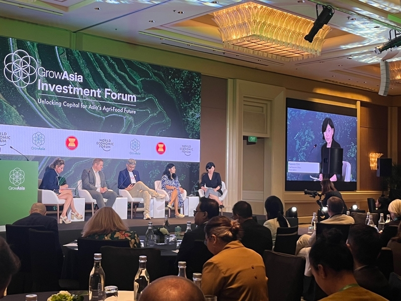 17일 싱가폴에서 열린 ’그로우 아시아 투자 포럼 (Grow Asia Investment Forum 2025)’에서 땡스카본 김해원대표(맨 오른쪽)가 패널세션에서 토론에 참여하고 있다. / 출처 - 땡스카본