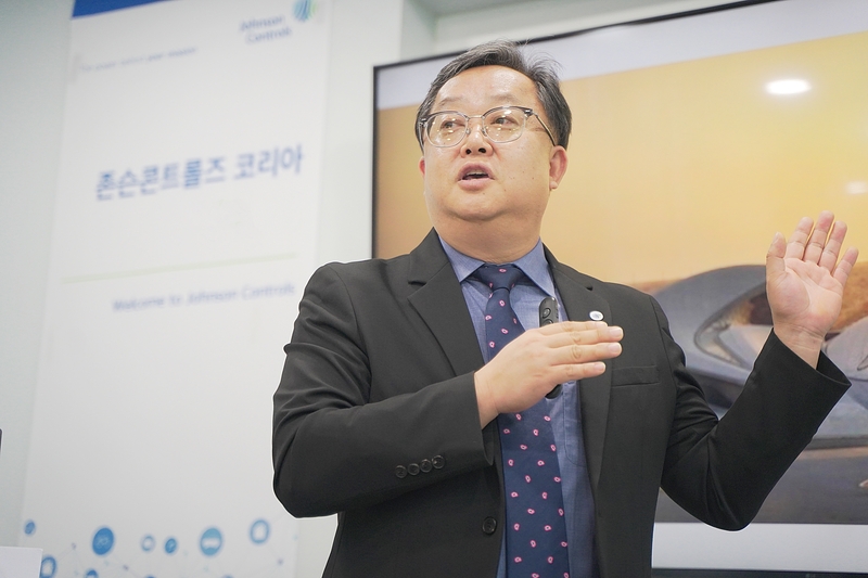 최근 글로벌 빌딩 트렌드를 담보하는 AI가 자율 빌딩의 기반이라고 강조하는 김대현 팀장. (출처 : 헬로티 최재규 기자)