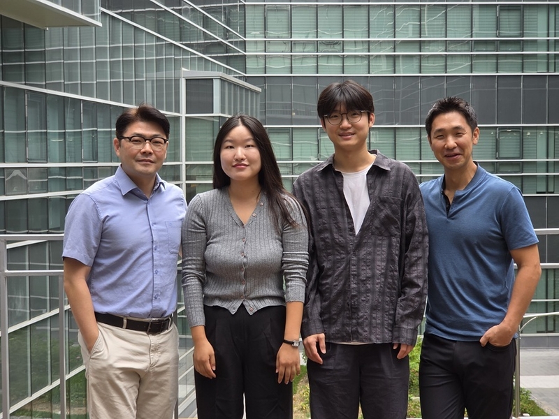 (왼쪽부터)정원석 교수, 박현지 박사과정, 박성완 박사, 정인경 교수 (출처 : KAIST)
