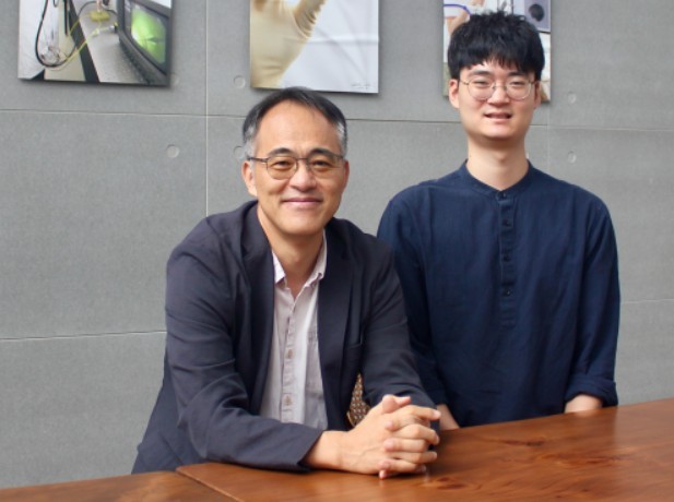 바이오및뇌공학과 남윤기 교수(왼쪽), 윤동조 박사후연구원 (출처 : KAIST)