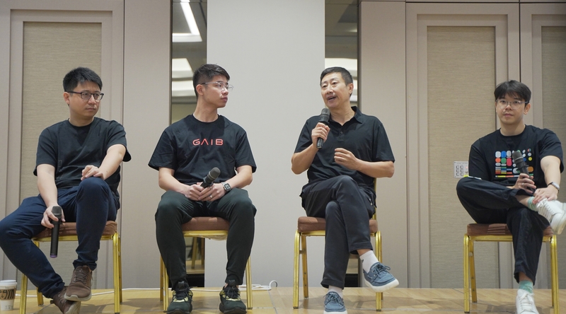 (왼쪽부터) 에디(Eddie) 에이온(AEON) CEO, 코니(Kony) 가이브(GAIB) CEO, 데이비드 추(David Chiu) 타르타 랩스(Tarta Labs) 공동창립자 겸 최고기술책임자(CTO), 진행을 본 아담 저우(Adam Zhou) 오픈마인드 제품 총괄. (출처 : 헬로티 최재규 기자)