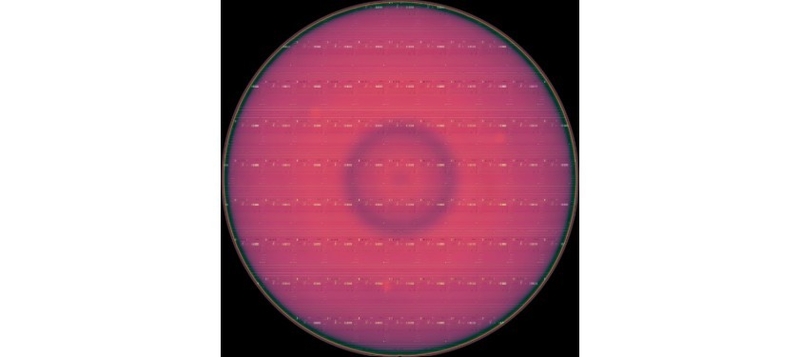 엑시트론의 300mm GaN-on-Si 웨이퍼를 imec이 p-GaN 식각 후 KLA 코퍼레이션의 8 시리즈/CIRCLTM 검사 장비에서 분석하는 모습 (출처 : 아이멕)