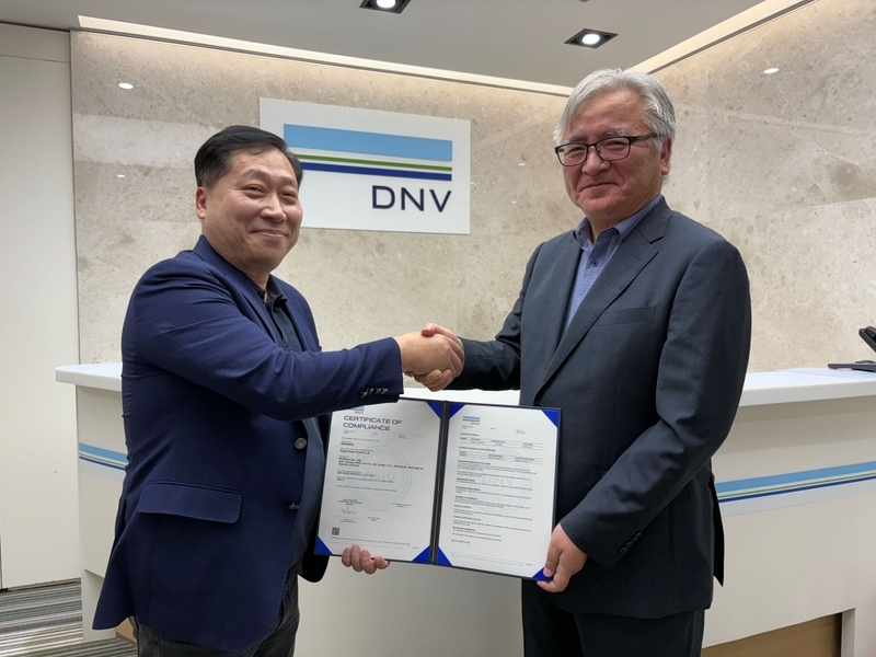 (왼쪽부터) 서상범 페르세우스 대표와 이장섭 DNV코리아 대표 (출처:페르세우스)