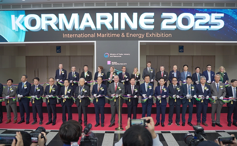 KORMARINE 2025 개막식 현장에는 다양한 글로벌 조선·해양 산업의 구성원이 주요 내빈으로 참석해 축제 시작을 축하했다. (출처 : 헬로티 최재규 기자)