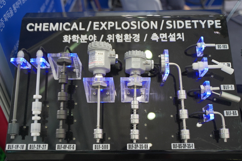화학·방폭 영역용 사이드 타입 플로트 스위치 라인업. 다단 접점으로 과충전 차단, 저액위 보호, 펌프 인터록을 간단히 구성한다. (출처 : 헬로티 최재규 기자)