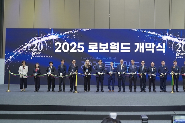 [봇규가 간다] 로봇, '양적 우위' 대신 '질적 완성도'로 정의되다...스무 살 ‘로보월드’, 인간·기계 공생 선언