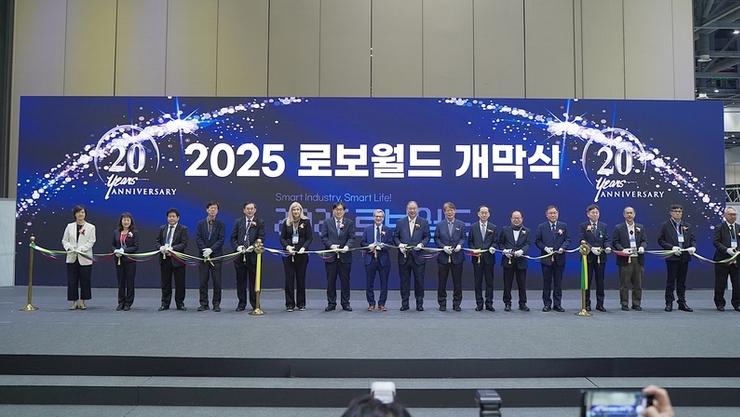 [봇규가 간다] 로봇, '양적 우위' 대신 '질적 완성도'로 정의되다...스무 살 ‘로보월드’, 인간·기계 공생 선언