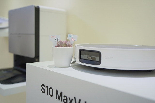 [봇규가 간다] 매트 넘고 모서리 닦는 로보틱스 드라마...로보락은 왜 ‘기술 시나리오’를 기획했나