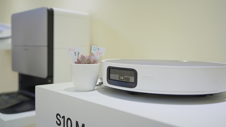 [봇규가 간다] 매트 넘고 모서리 닦는 로보틱스 드라마...로보락은 왜 ‘기술 시나리오’를 기획했나