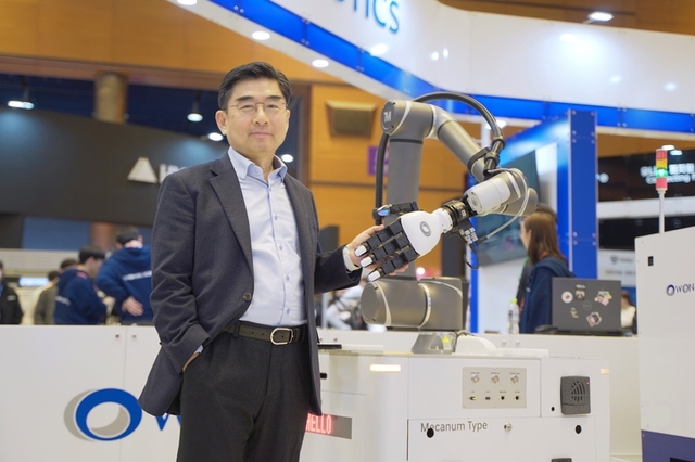 [봇규의 헬로BOT] “잘 집는 건 기본, 안 쉬고 일하는 게 핵심” 원익로보틱스가 설계한 ‘무정지 로봇 공정’ 비전