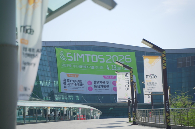 [봇규가 간다] SIMTOS 2026 | 작업자의 ‘감’ 대신 AI의 ‘결’...속도 경쟁 끝내고 지능 전쟁 선포한 로보틱스
