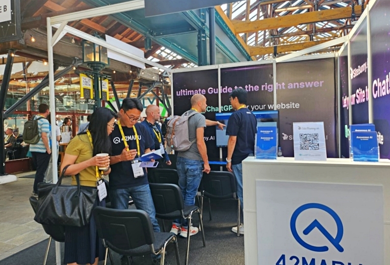 AI 서밋 런던에 참가한 포티투마루 부스 전경