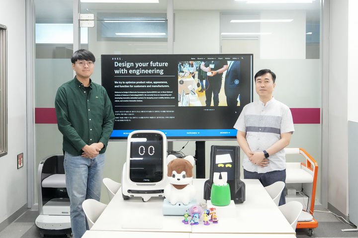 UNIST, 감정 학습 로봇 개발...눈빛으로 감정 표현한다