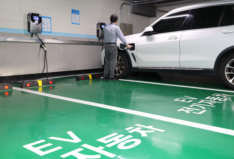 기후부 “스마트 충전기로 전기차 충전량 임의 제한 안해”