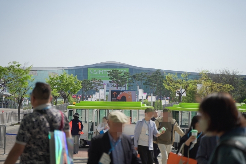 [SIMTOS 2026] 하드웨어 뒤에 숨은 '지능'...자율제조 시대 소프트웨어 ... - 뉴스 썸네일 이미지